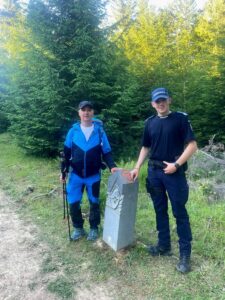 Turist din București, rătăcit pe Via Transilvanica între Sucevița și Vatra Moldoviței, salvat de jandarmii montani suceveni